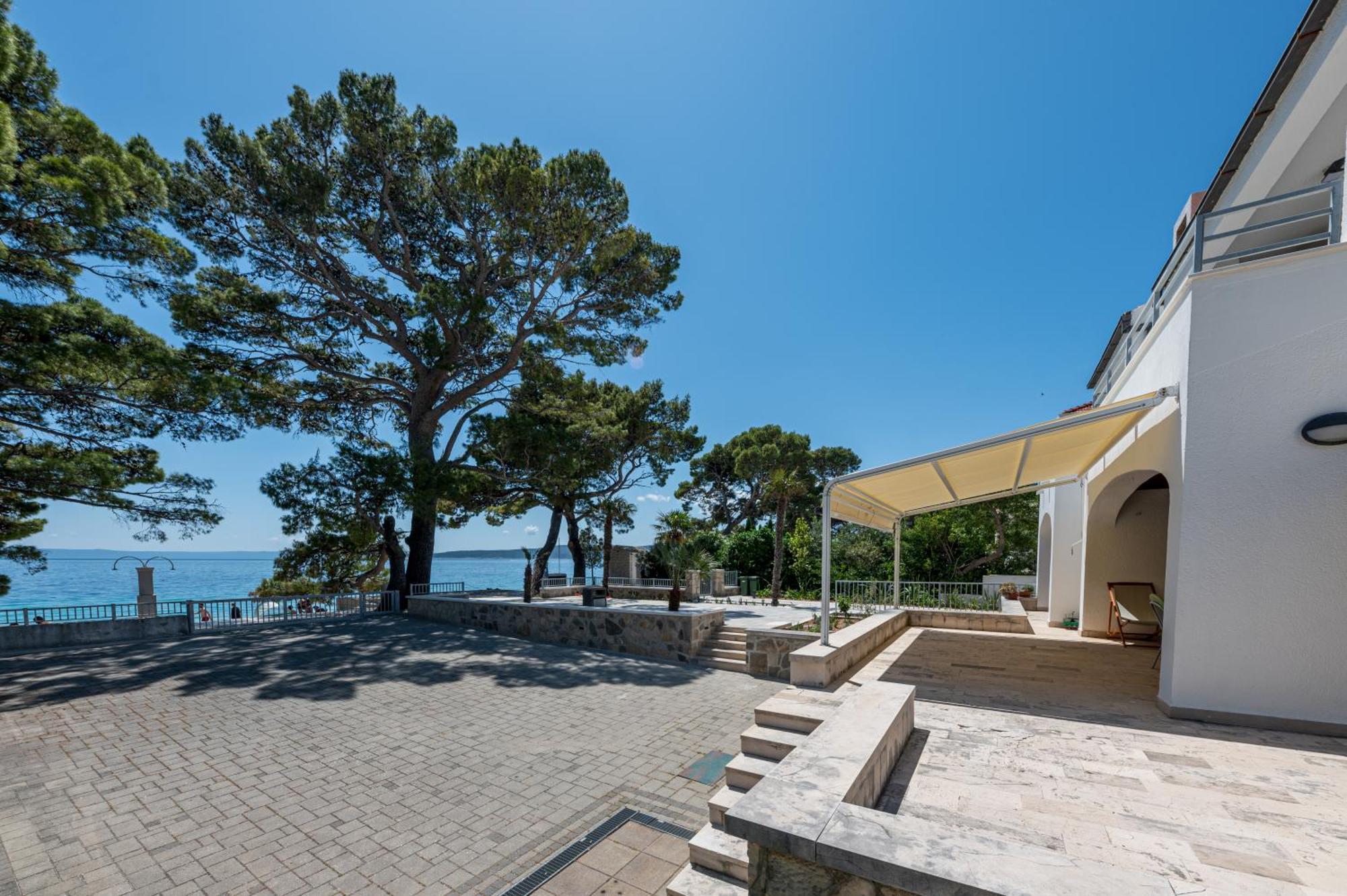 Apartment Seafront Marija *
