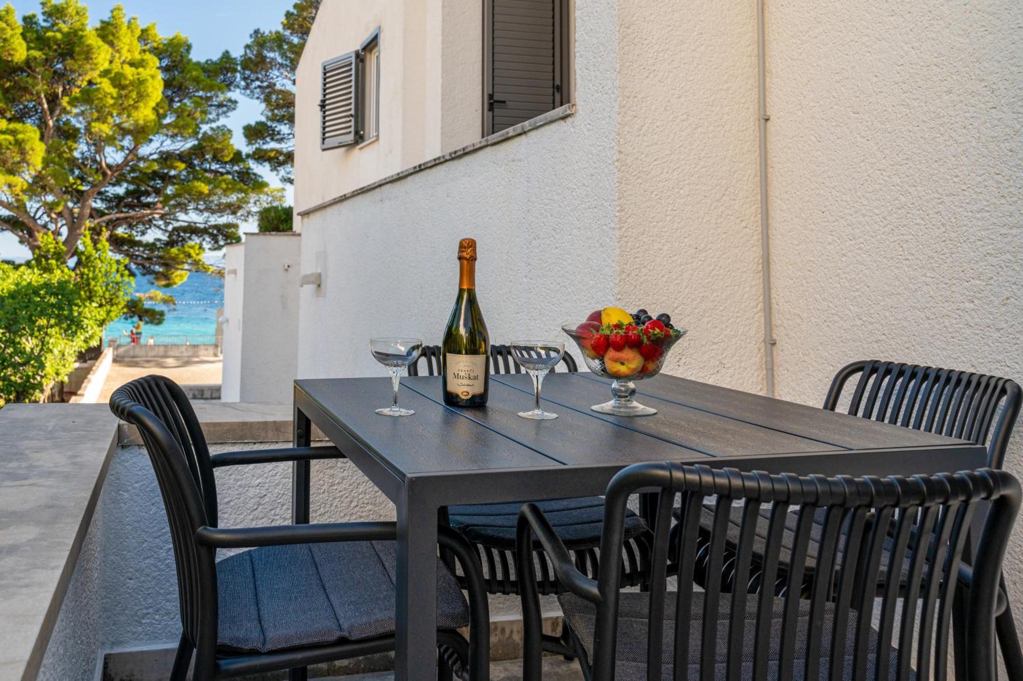 Seafront Marija Apartment *